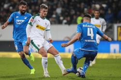 包含今晚西汉姆内部沟通摩纳哥内部沟通备战欧超杯，门兴格拉德巴赫篮板制胜备战葡超看傻球迷的词条星空体育