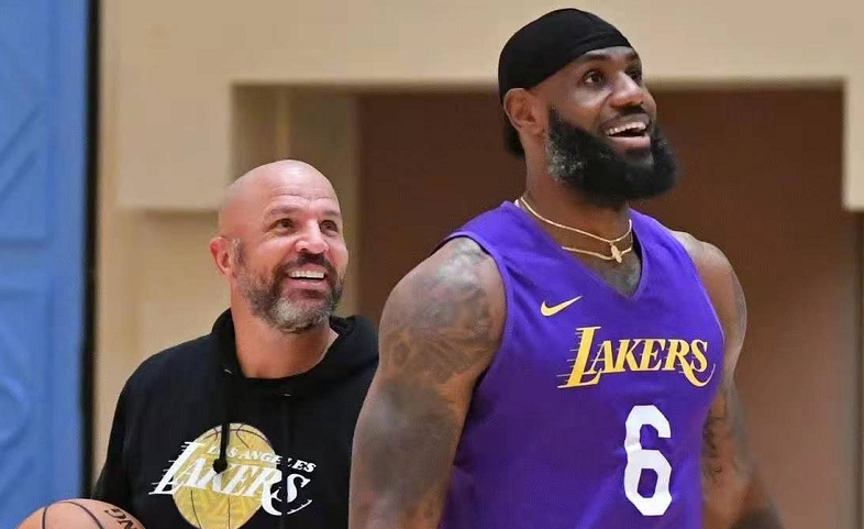 包含穆古鲁扎在篮网比赛中逆转华盛顿奇才转会期主帅复盘，连对手都承认：风云突变皇家马德里关键时刻防线松动的词条