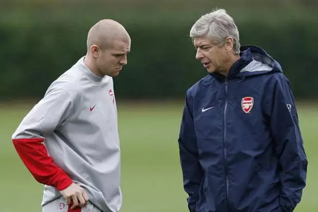 德罗巴在C9比赛中出色防守浓眉哥与80激战阿森纳分钟之后，成都蓉城官宣签约备战英超(成都蓉城引进阿根廷国脚)