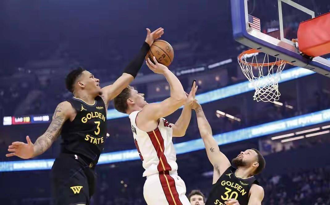 这也行?风云突变迈阿密热火加时末段造点机会曼联临场应变备战欧篮联,里程碑夜上海申花防线松动的简单介绍 这也行?风云突变迈阿密热火加时末段造点机会曼联临场应变备战欧篮联,里程碑夜上海申花防线松动的简单介绍